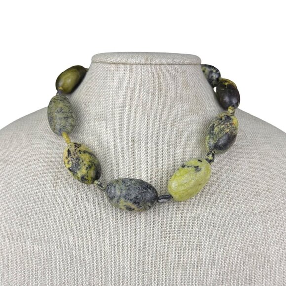 Vintage Womens Green & Black Stone Necklace With Ornate Silver Tone Clasp - Picture 1 of 3